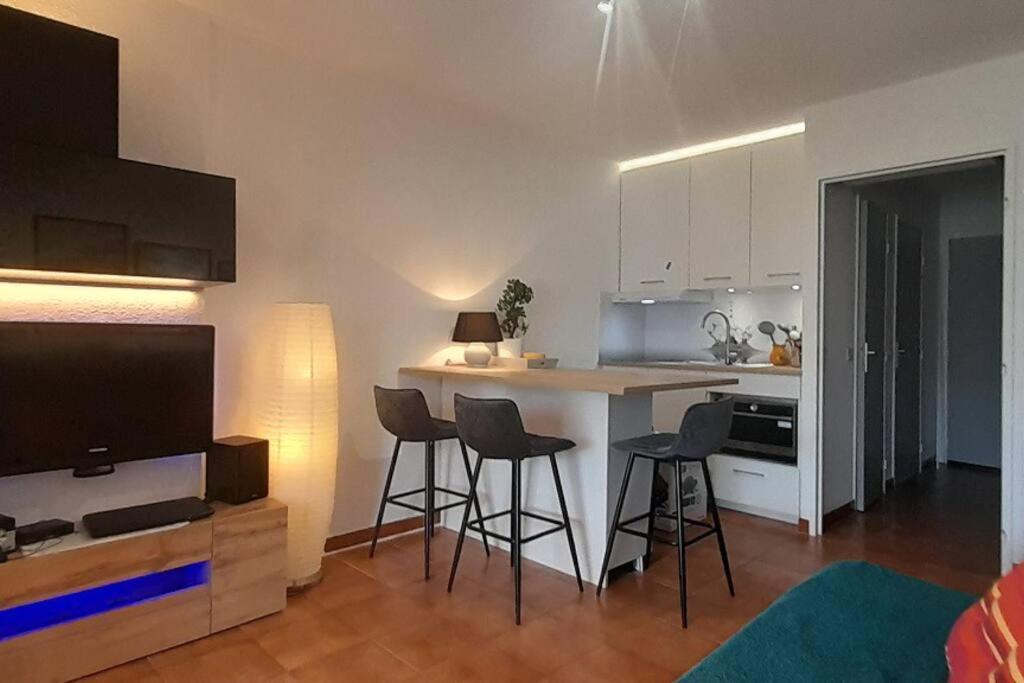 Studio 4 Pers Coeur Du Lavandou 5Mn A Pied Des Plages Le Lavandou Zewnętrze zdjęcie